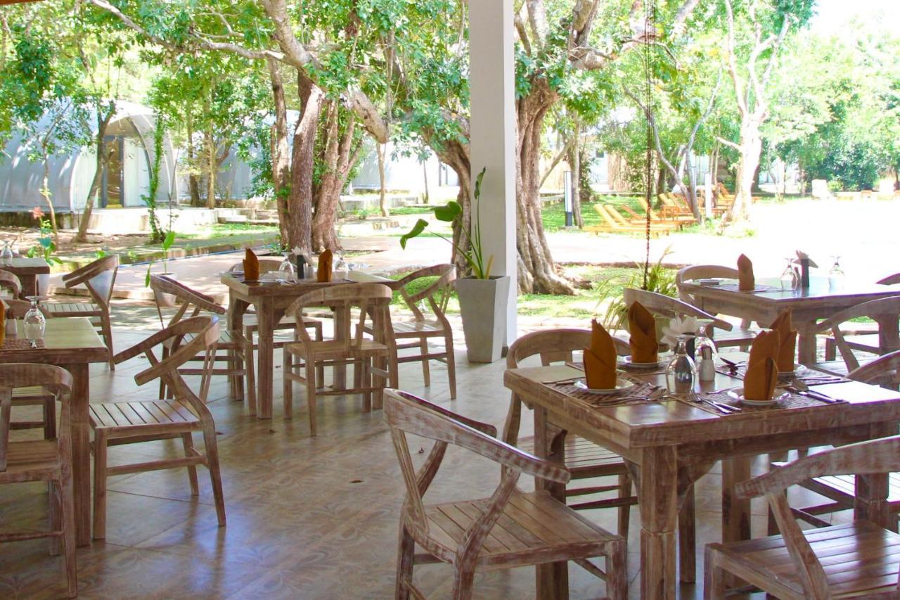 Nivadoo Resort 锡吉里亚 外观 照片 The restaurant at the resort