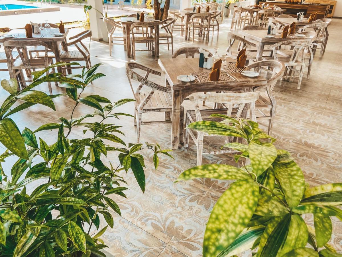 Nivadoo Resort 锡吉里亚 外观 照片 The interior of the restaurant