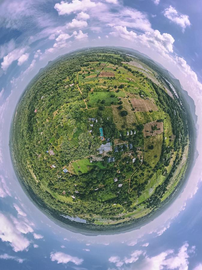Nivadoo Resort 锡吉里亚 外观 照片 Aerial view of the village