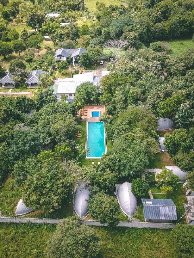 Nivadoo Resort 锡吉里亚 外观 照片 Aerial view of the house